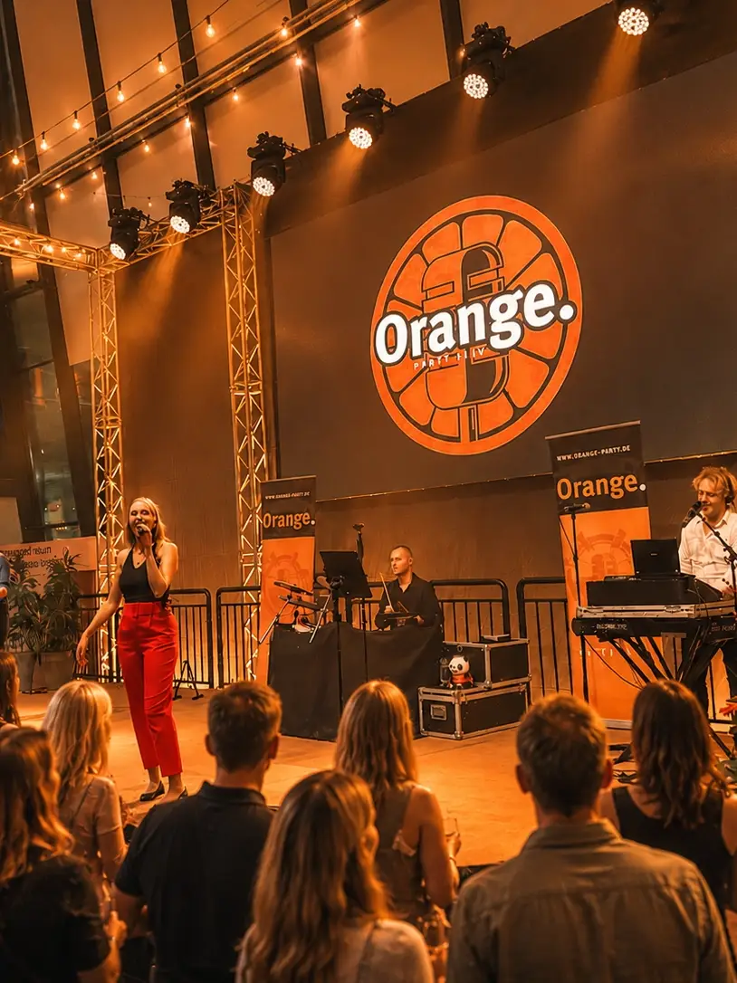 Messefeier in Stuttgart mit Orange. Partyband