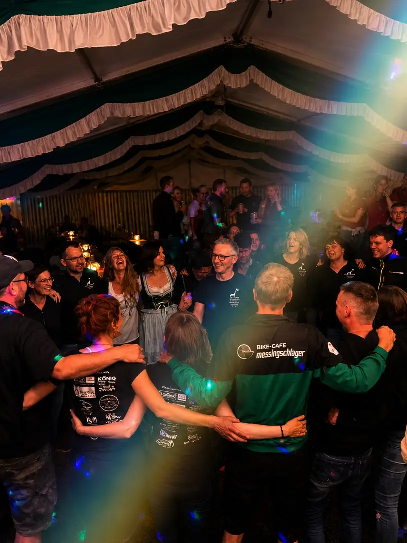 Party im Festzelt mit der Partyband Franken
