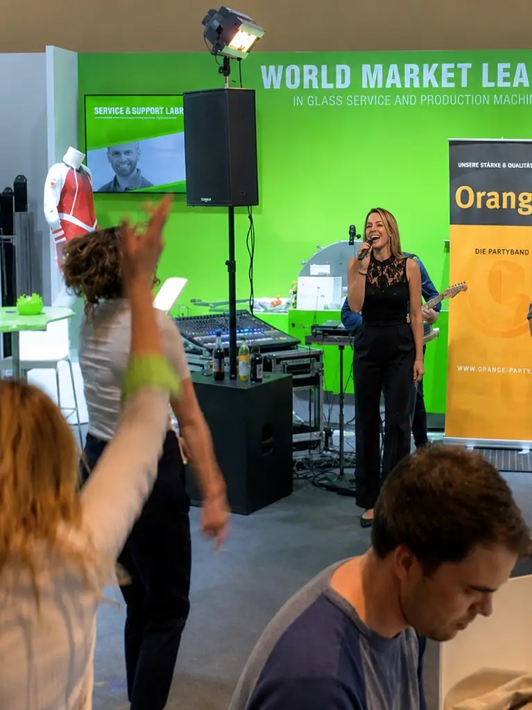 Live-Band auf einer Firmenfeier in der Messe Hannover