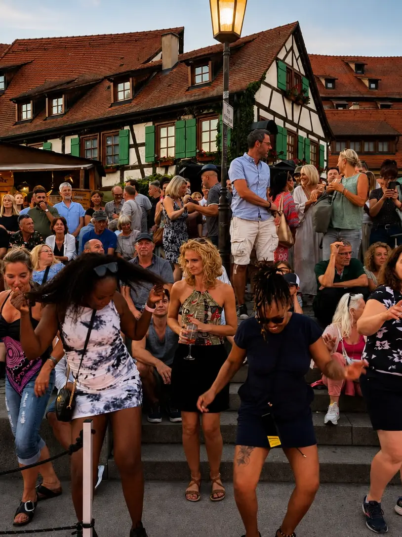Feiernde menschen auf Stadtfest in Baden Württemberg